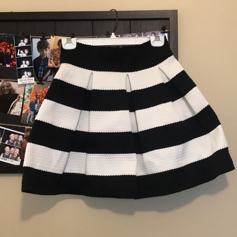 Target Xhilaration Black and White Skirt